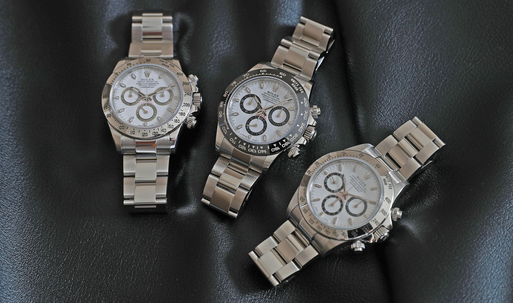 人気のロレックス デイトナモデル（116500LN白黒、126500LN白黒、金無垢モデル）が並べられたスタイリッシュな画像